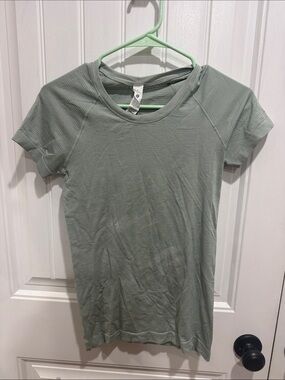 lululemon athletica Light Sage Short Sleeve Crew Tee